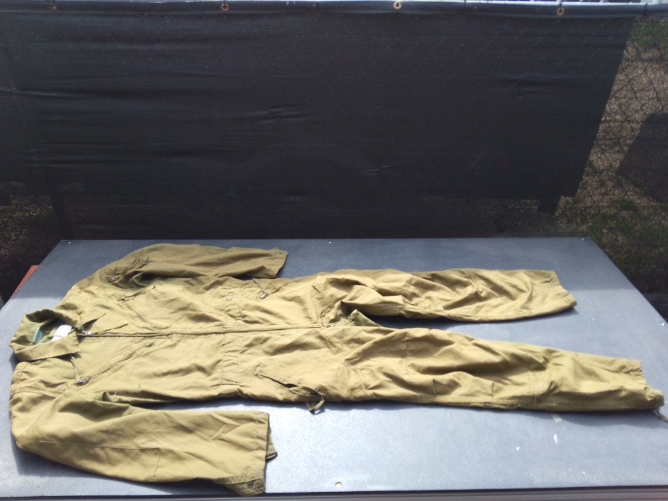 US MILITARY  CREWMAN'S COMBAT VEHICLE COVERALLS. ARMY GREEN SIZE SMALL-REGULAR