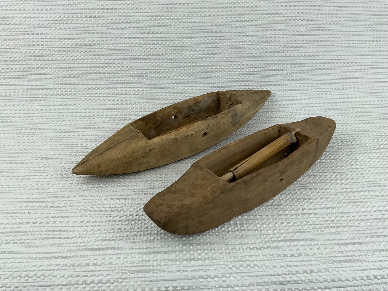 Set of 2 Wooden Shuttles Spinning Boats Hand Carved Weaving Loom Antique Tools