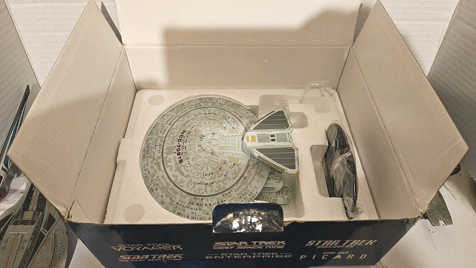 Brand New Fanhome Eaglemoss Nebula Class XL USS Bonchune Star Trek Starship