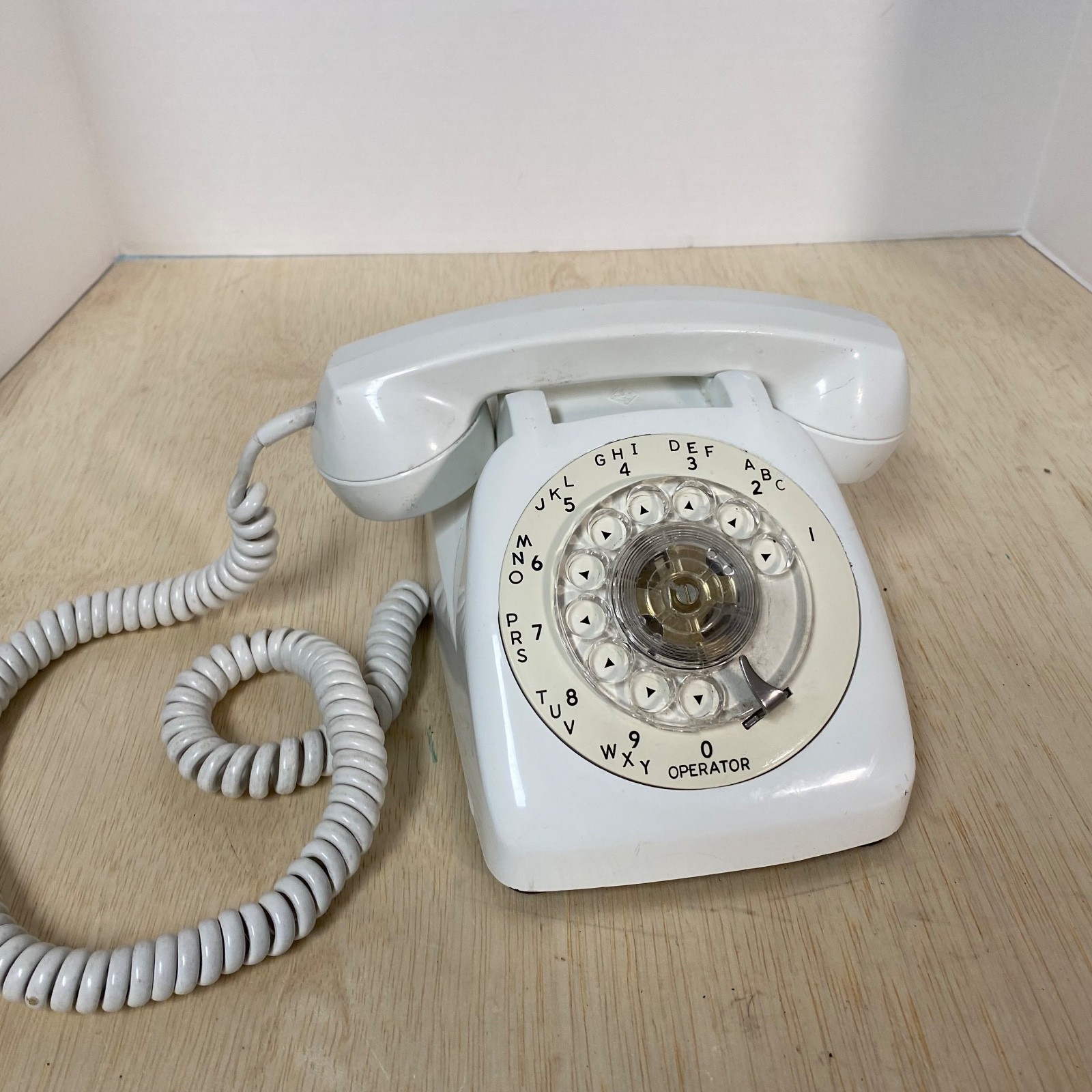Vintage Automatic Electric Rotary Desk Phone Off White Cream 1982 • Nice!