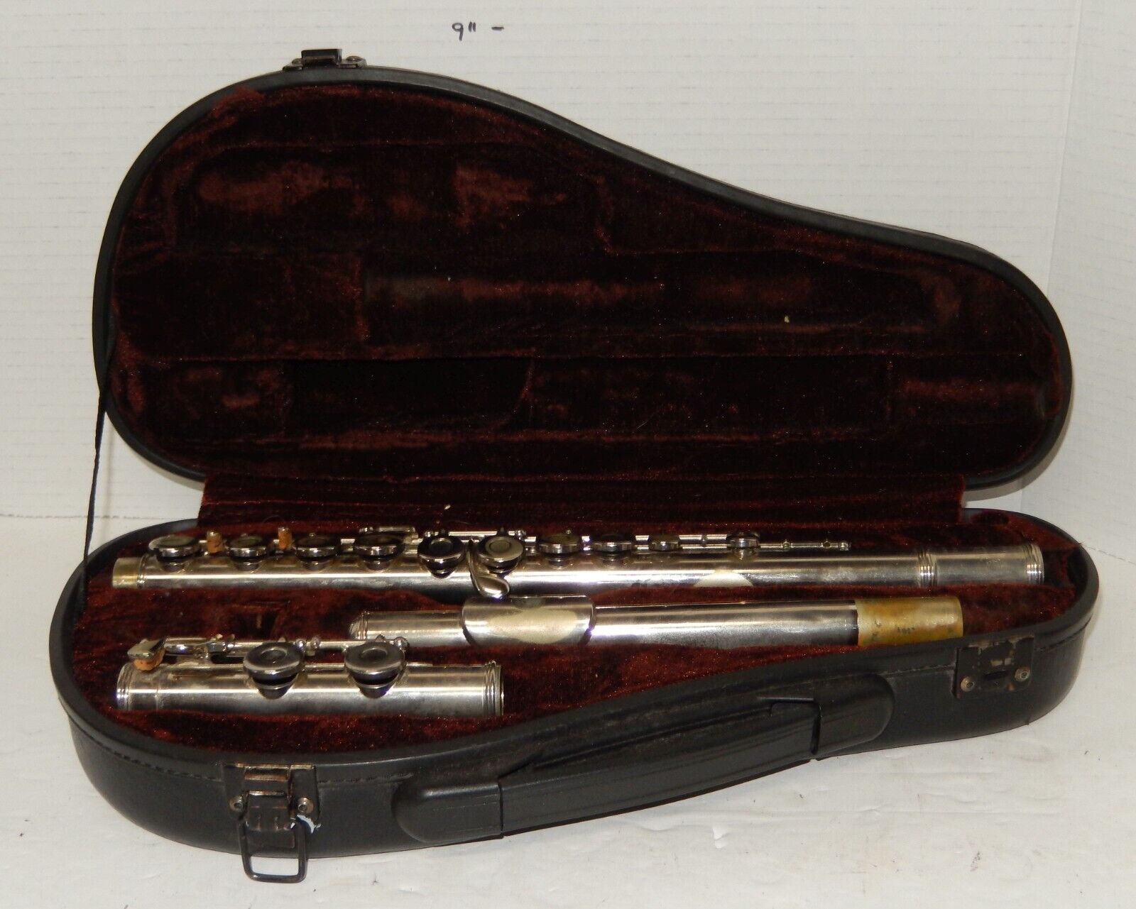 W.T. Armstrong Elkhart 104 5 488L Flute WITH HARD CASE Red Velvet Lining