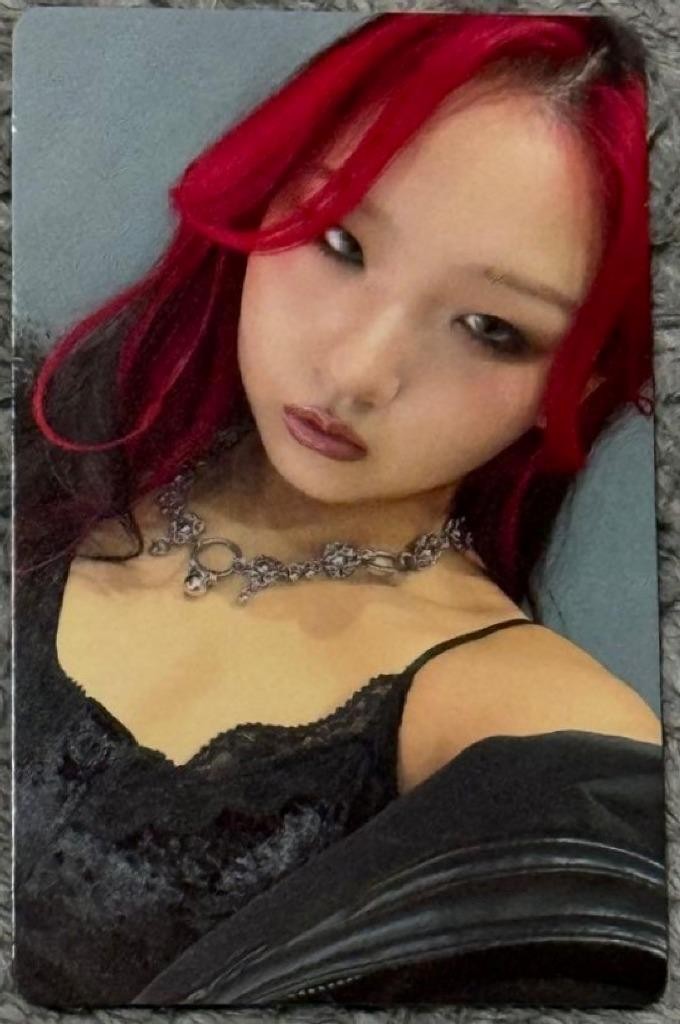 HANA CHIKA 1st Album "HANA" Photo Card 2 *