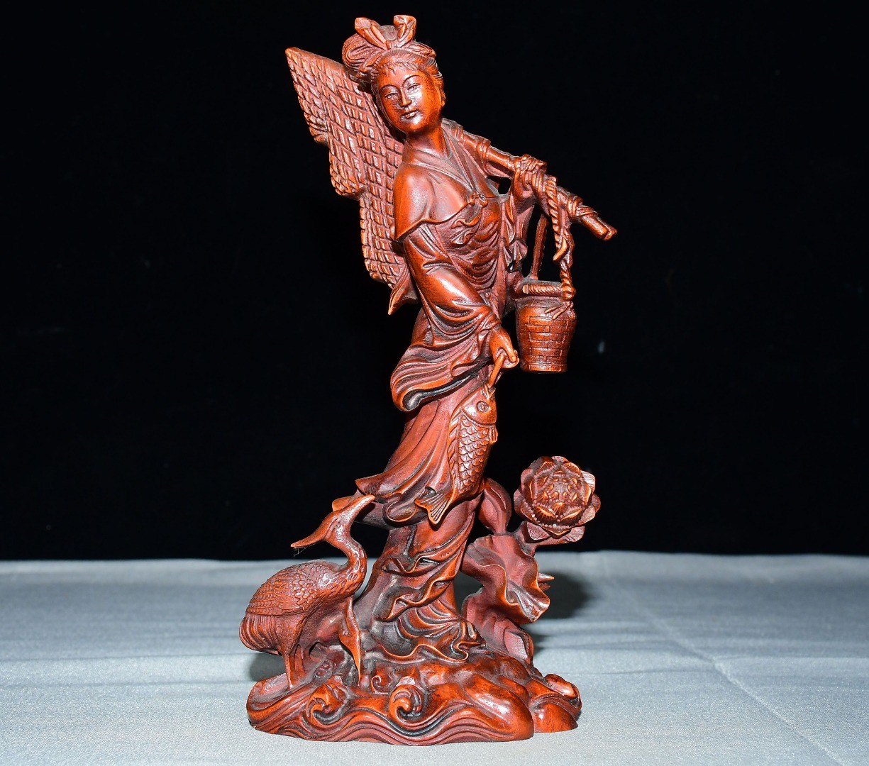 Exquisite Small Leaf Boxwood Fishing Ornament