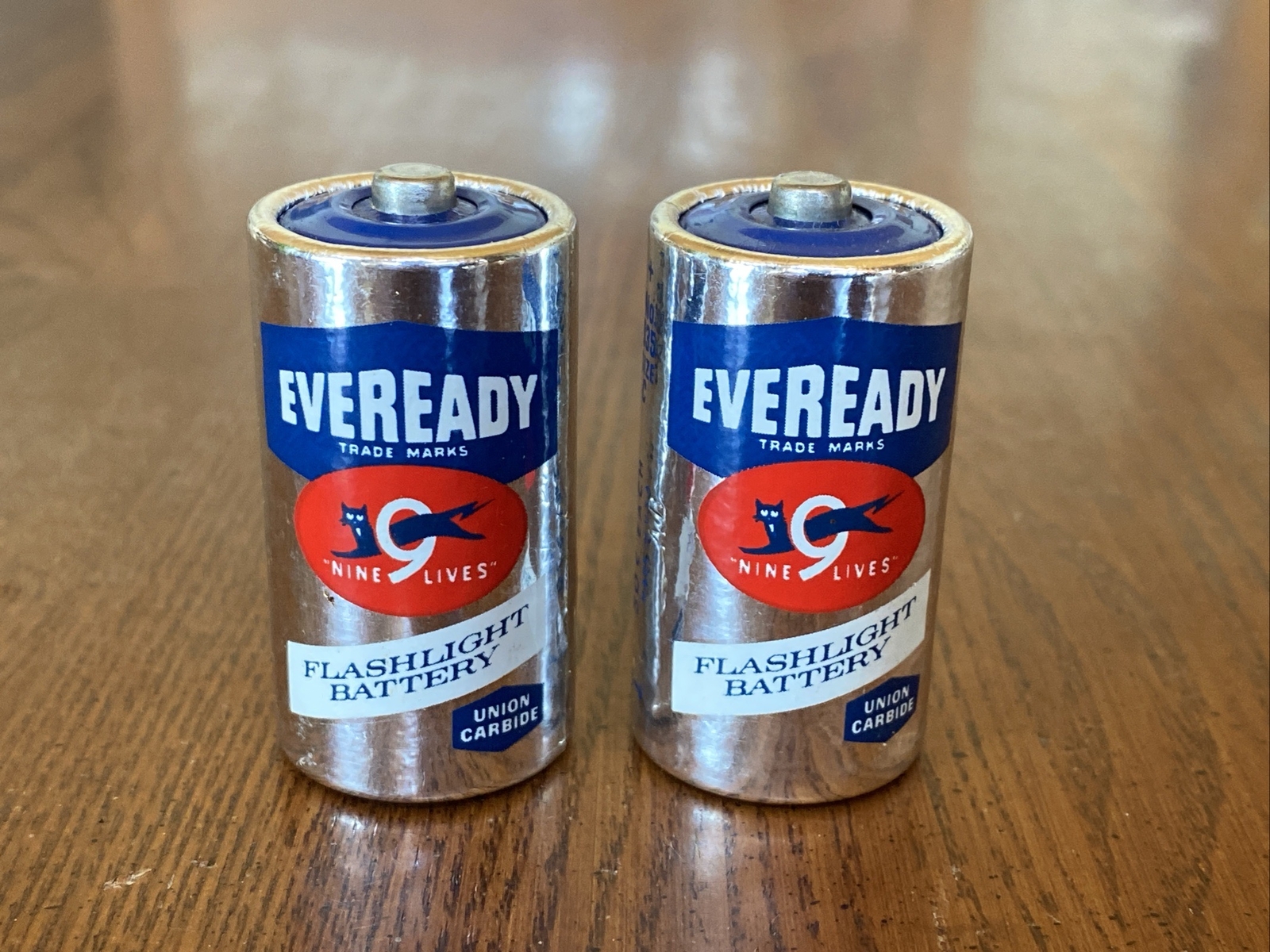 Lot Of 2 VINTAGE EVEREADY NINE LIVES NO 935  C BATTERIES (Display Purposes Only)