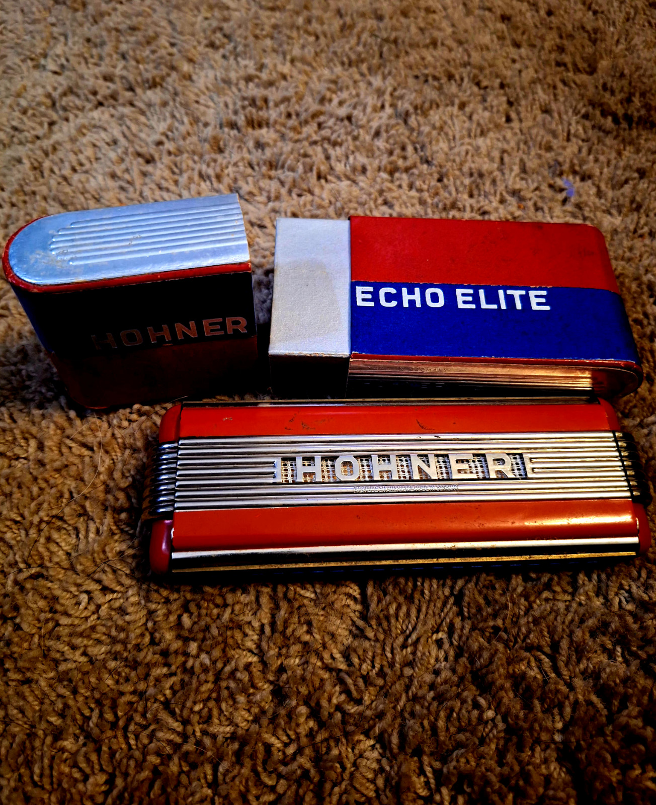 Vintage Hohner harmonica made in Germany. Box included, great condition. 