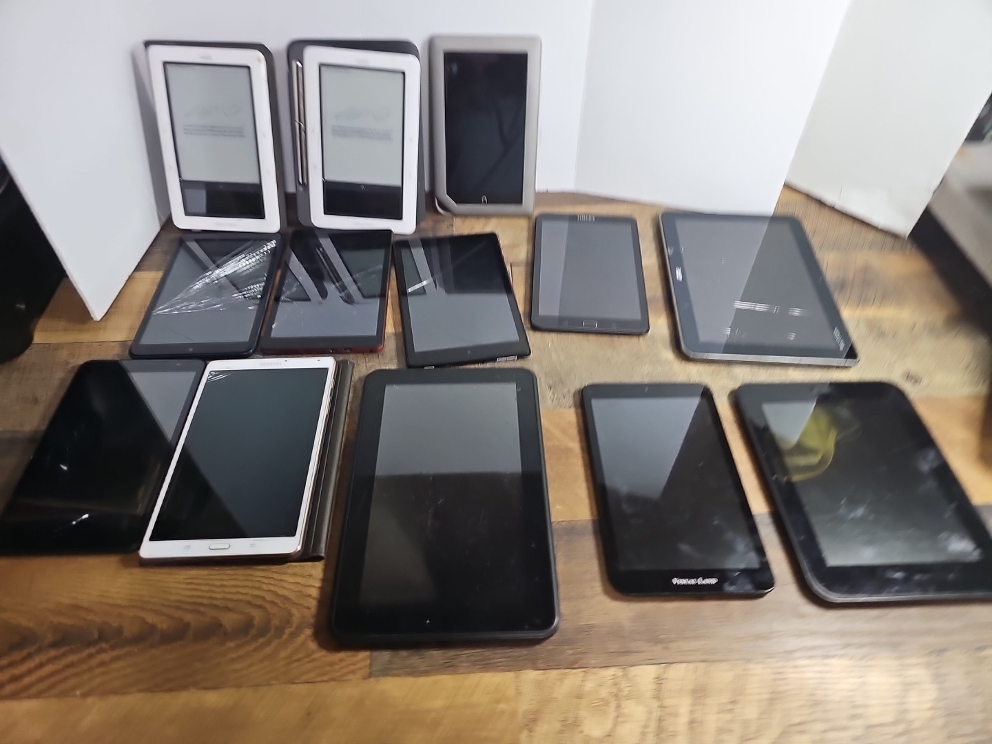 Assorted iPads & Tablets LOT OF 13 - UNTESTED 