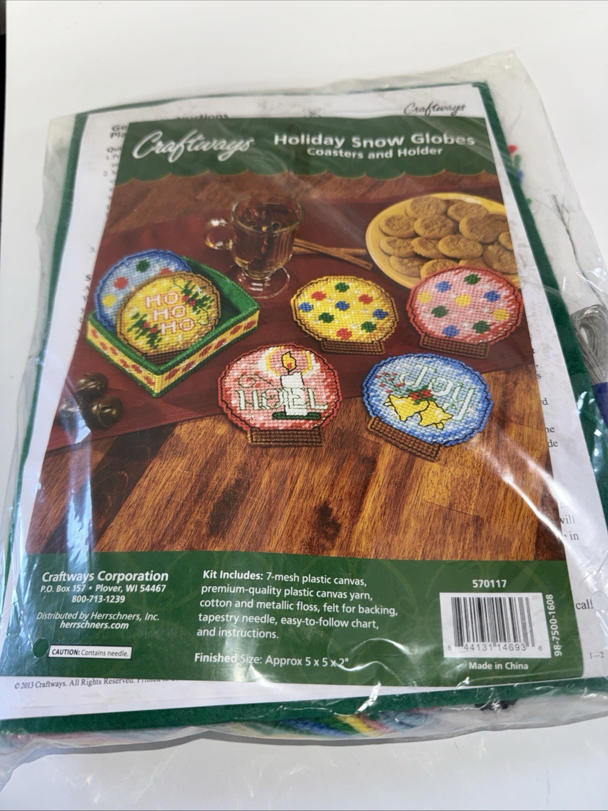CraftwaysHOLIDAY  SNOW  GLOBES  COASTERS   7ct Plastic Canvas KIT  ~ NIB  570117
