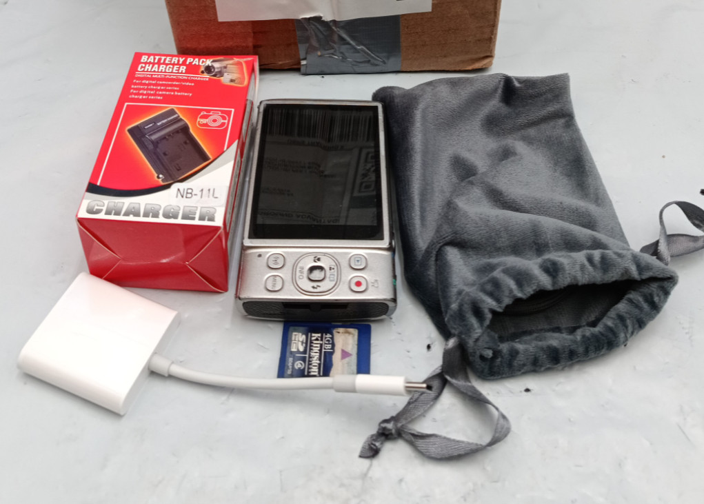 Canon IXUS 285HS 12X Optical Zoom Digital Camera (cannot read the SD card)