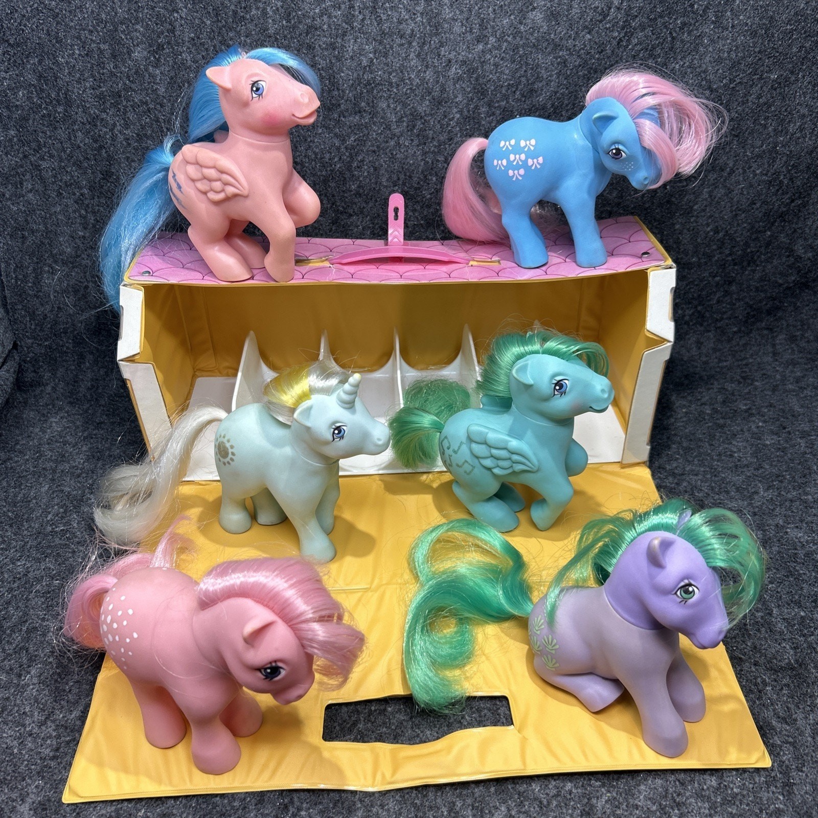 Vintage 1983 My Little Pony Carry Case with 6 G1 Ponies Hasbro HTF Hong Kong MLP