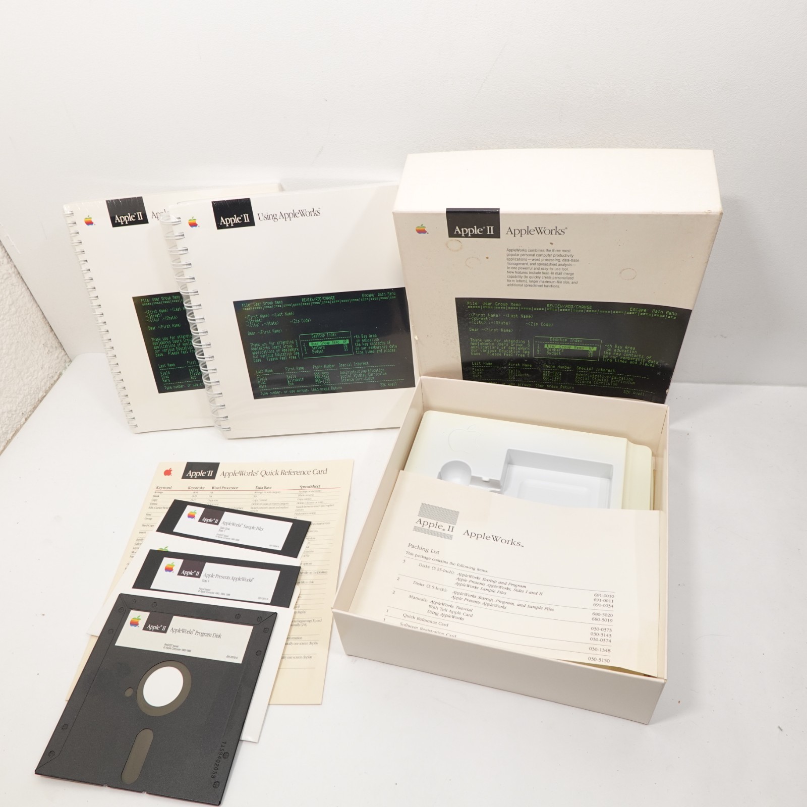 Apple II AppleWorks Complete Box Set w Disks Manuals Quick Card Vintage