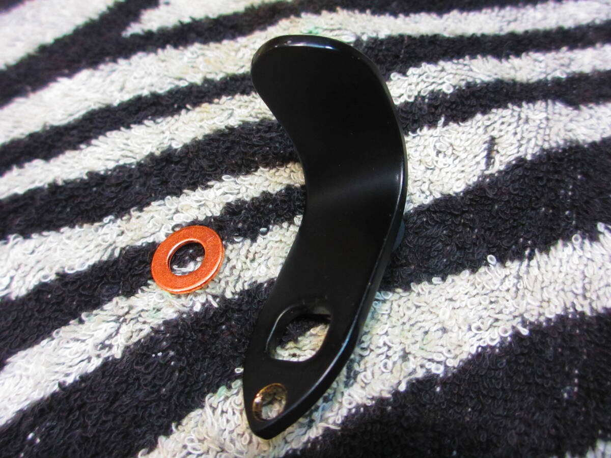 Original B metal thumb hook for alto tenor saxophone1