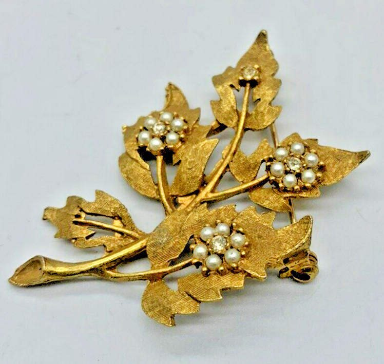 VINTAGE GOLD TONE GRAPE LEAVES AND FAUX SEED PEARL BROOCH