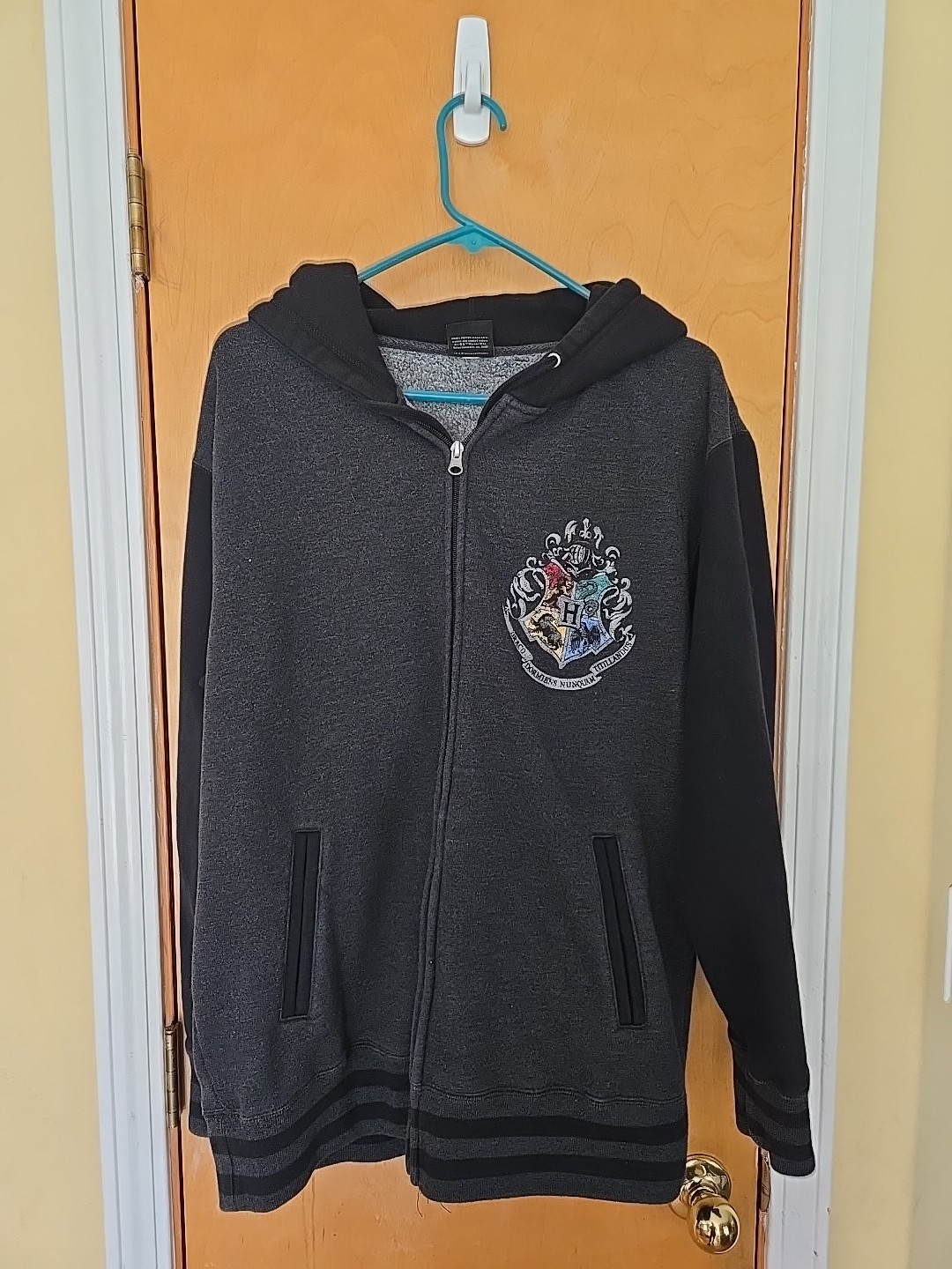 Harry Potter Hoodie Men's L Hogwarts Crest Universal Studios Wizarding World