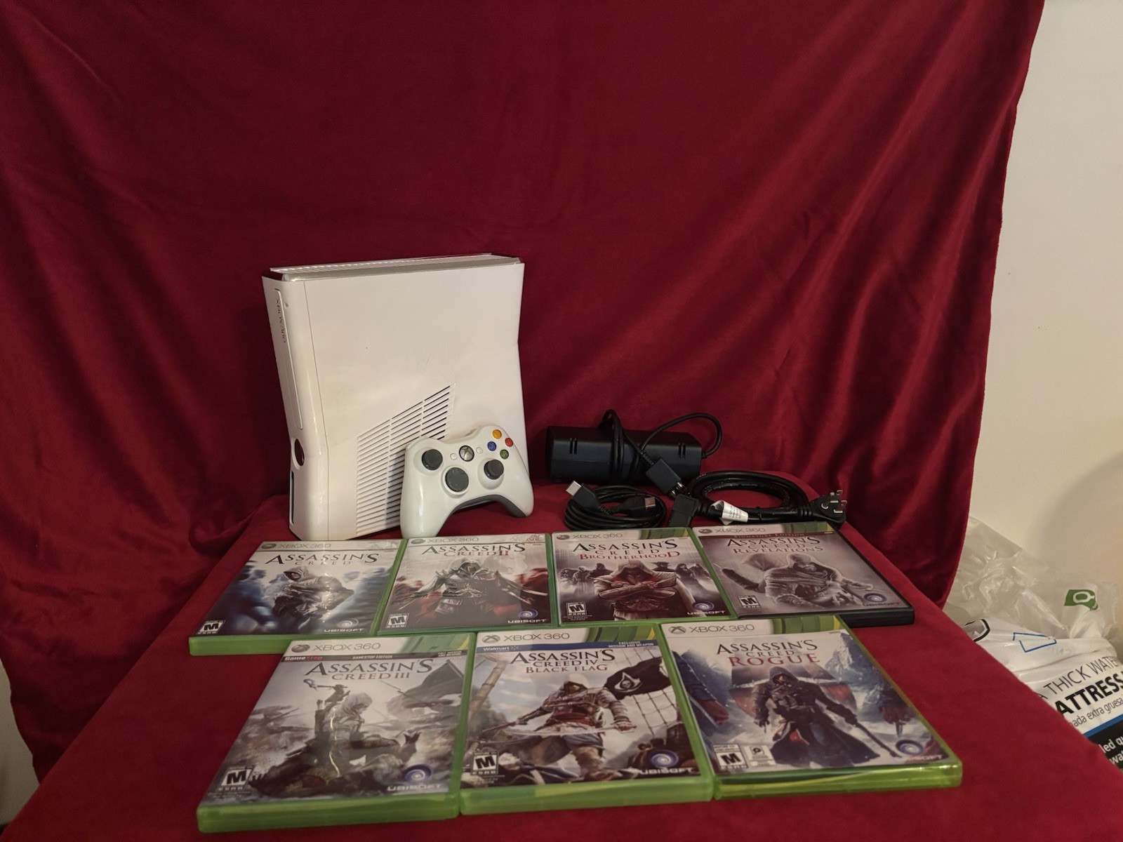 Microsoft Xbox 360 HDMI Console w/ Controller & Assassin's Creed Game Lot