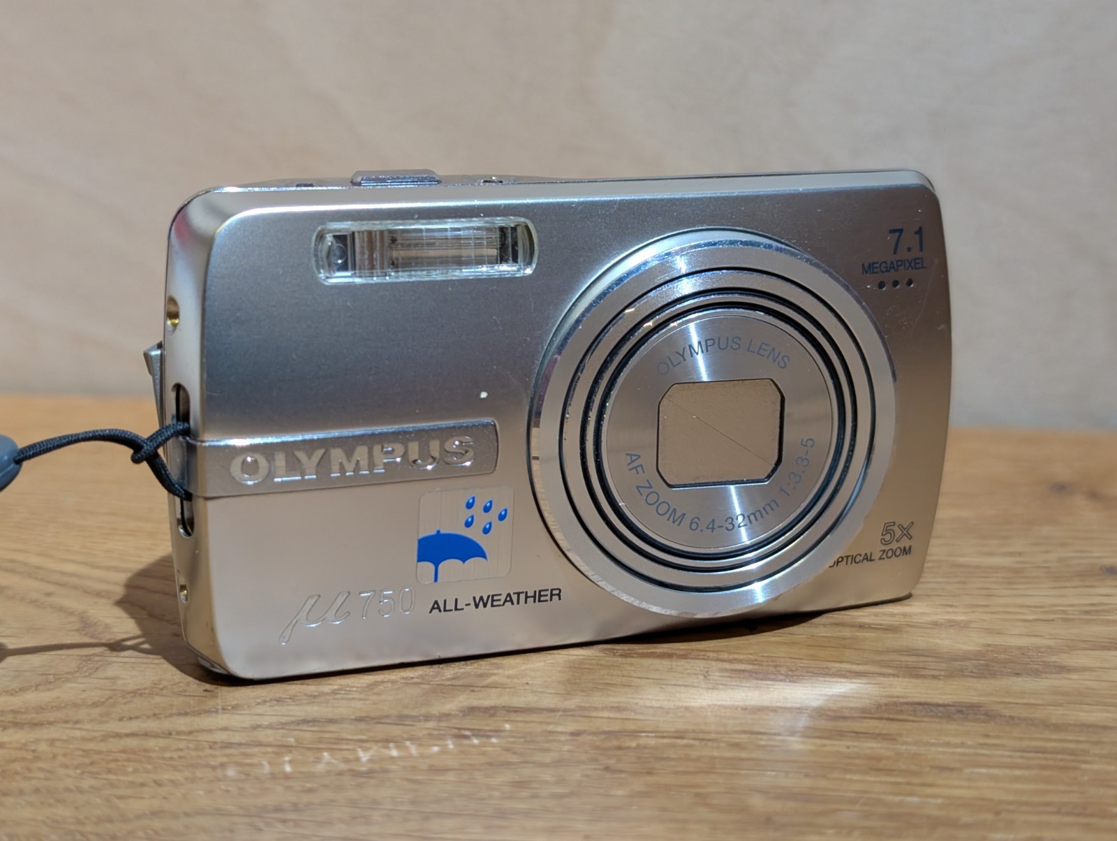 Olympus µ[mju:] 750   Compact Digital Camera 7.1MP, 5X Zoom Weather Sealed 