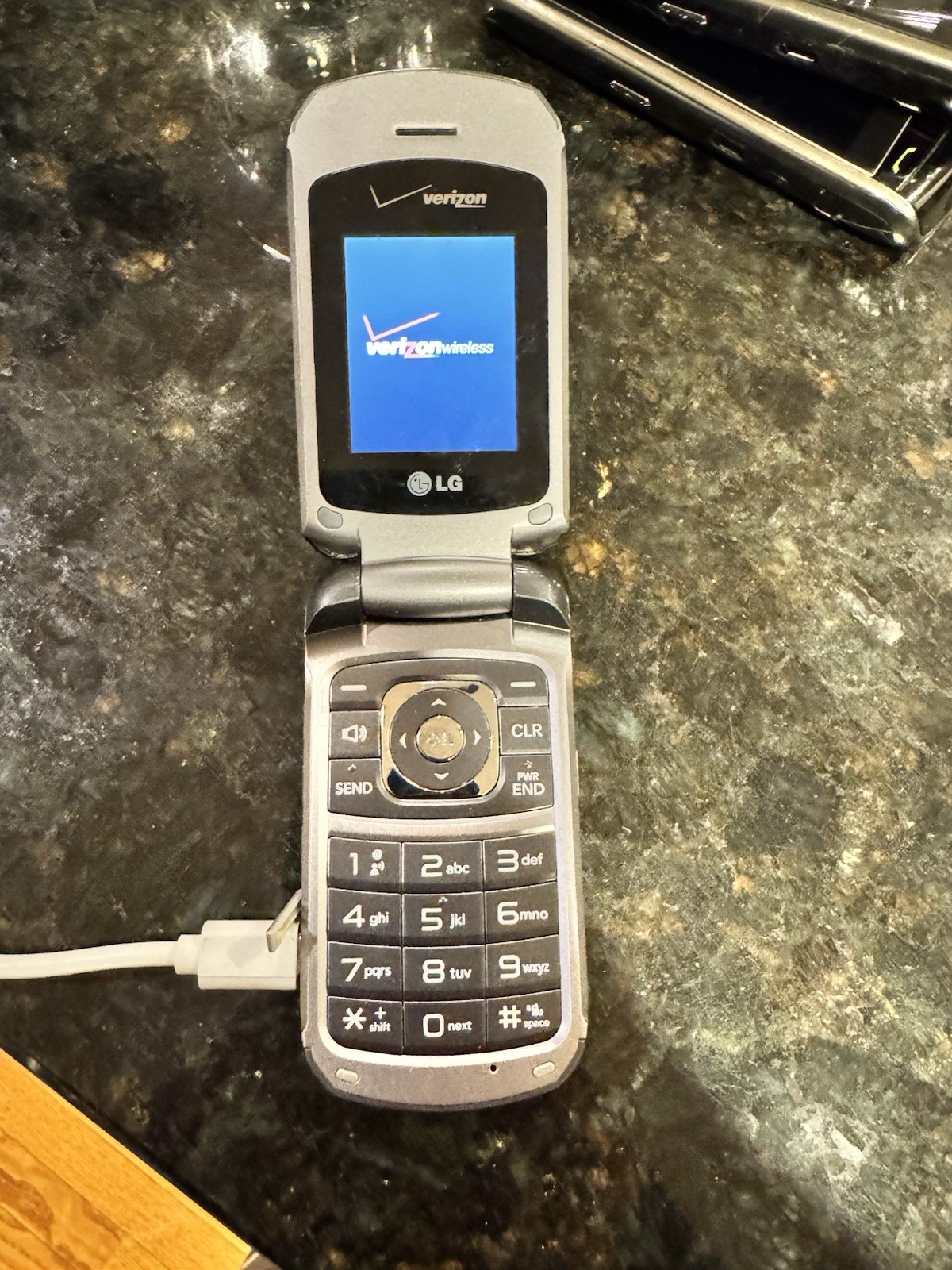 LG Accolade VX5600 - Gray (Verizon) Cellular Flip Phone No Charger Vintage