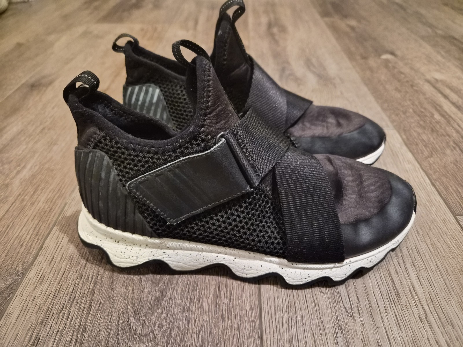 Sorel Women's Kinetic Impact Strap Black Sneakers