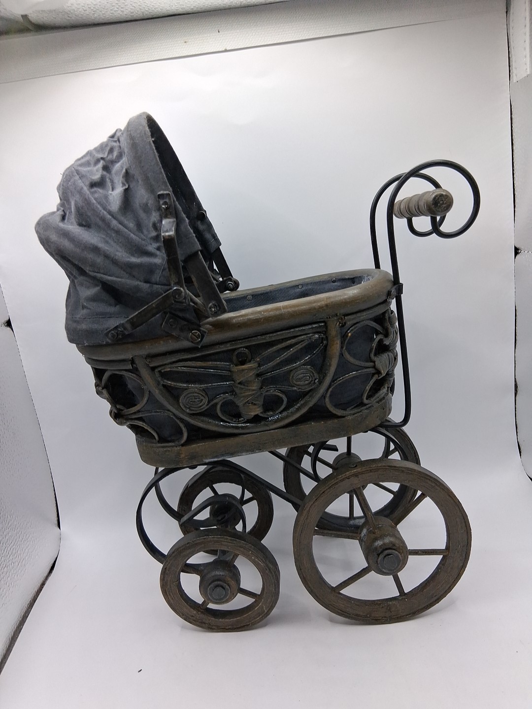 Vtg. Antiq Look Victorian Style Large Wood Metal Baby Doll Carriage/Stroller,  