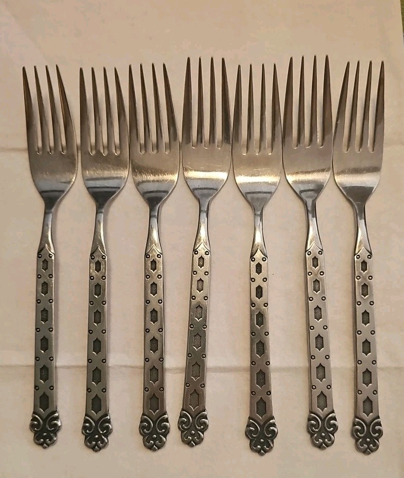 7 Each ONEIDA NORTHLAND SAN FRANCISCO Dinner  Forks STAINLESS JAPAN USED 7-1/2"