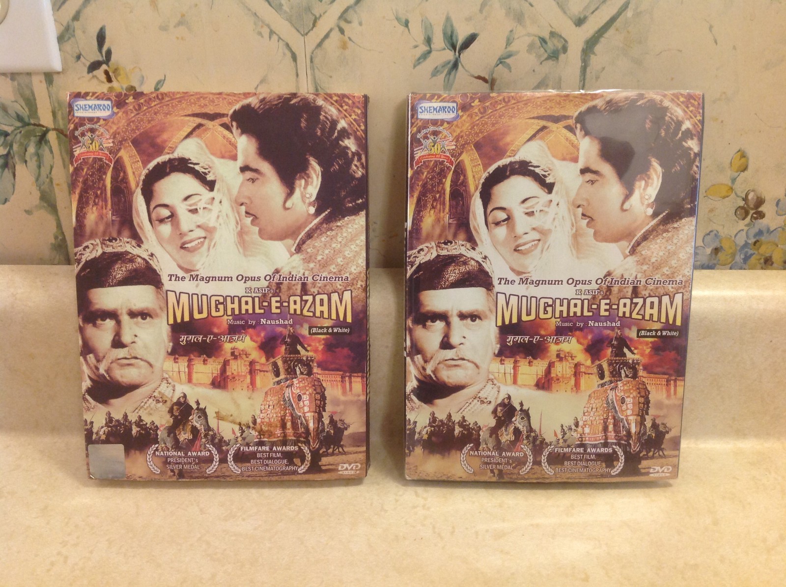 MUGHAL E AZAM Indian Cinema Original B & W / Partly Color DVD All Regions Slip