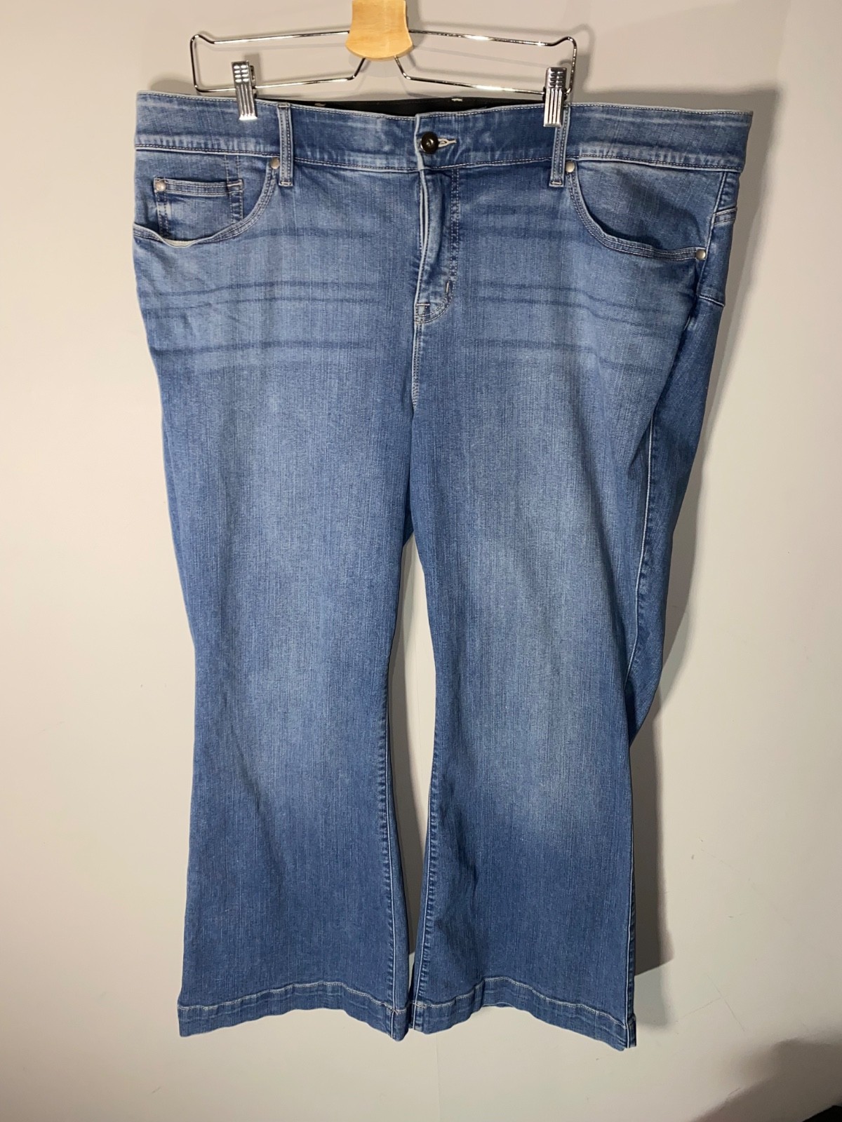 Torrid bombshell flared denim jeans plus size 26 feel the fit