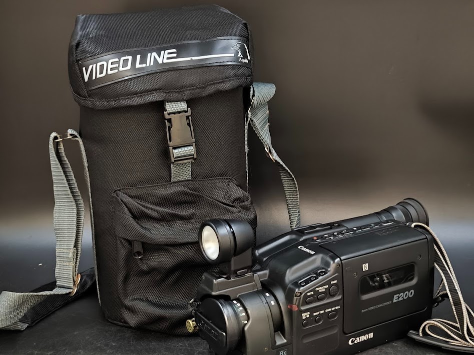 Canon UC200 E 12x Zoom Video Camera Camcorder - For Parts