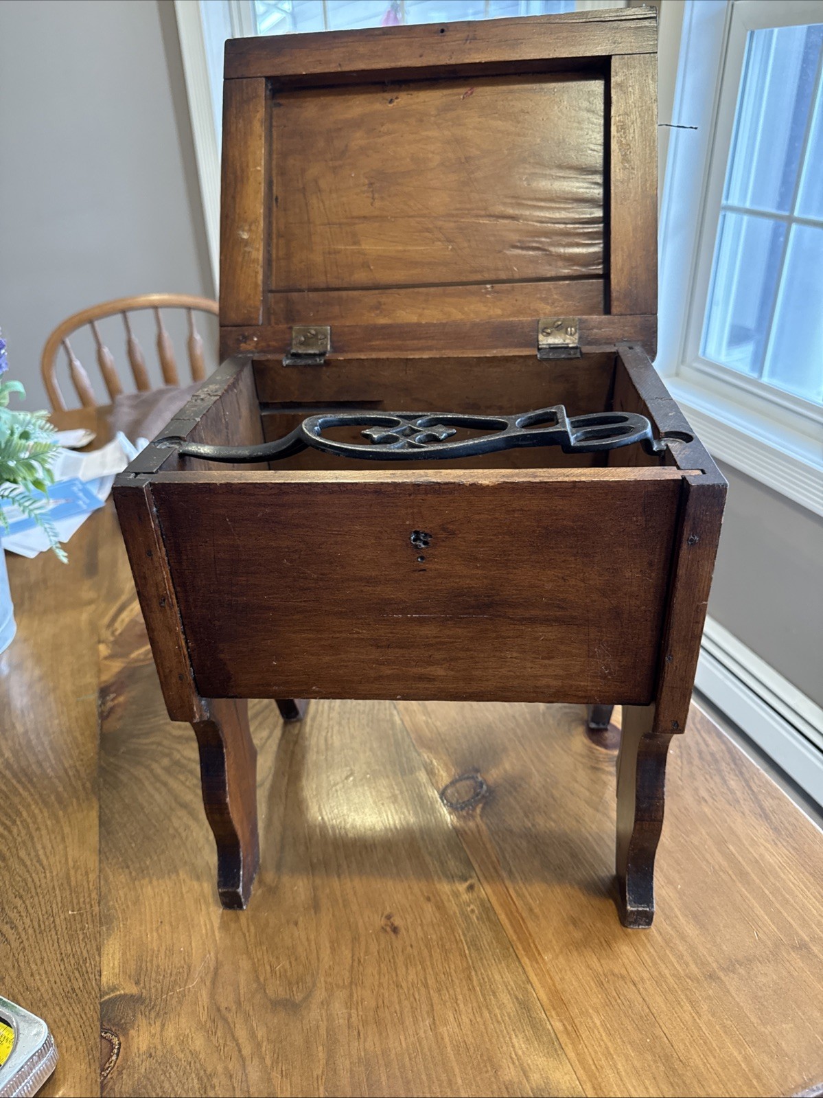 Antique Victorian Shoe Shine Stand Box Cast Iron Footrest No.10 Mark c.1885-1905