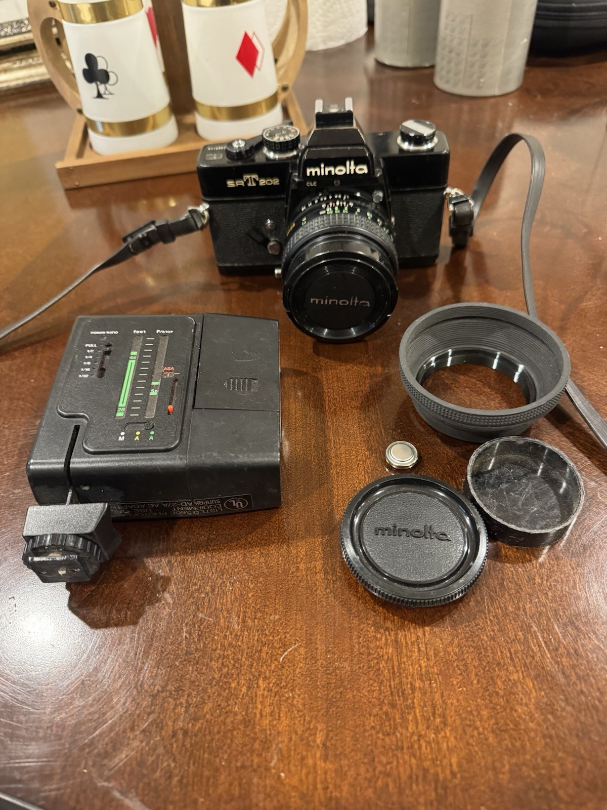 Minolta SR-T 202 Black 35mm SLR Film Camera 50mm Lens Sunpak Auto 322 Flash