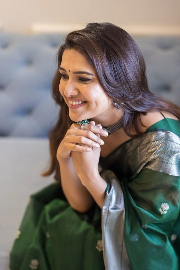 Indian Women's Jaccquard Pakistani Indian Bollywood Saree Designer Wedding Party