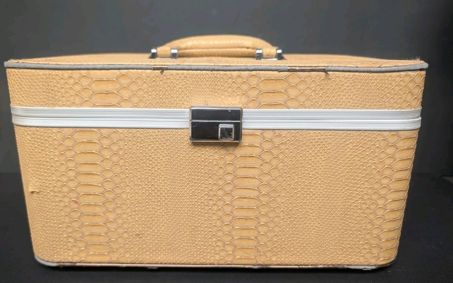 Vintage Beige Hard Vinyl Vanity Case with Mirror and Extra Compartments, 40L