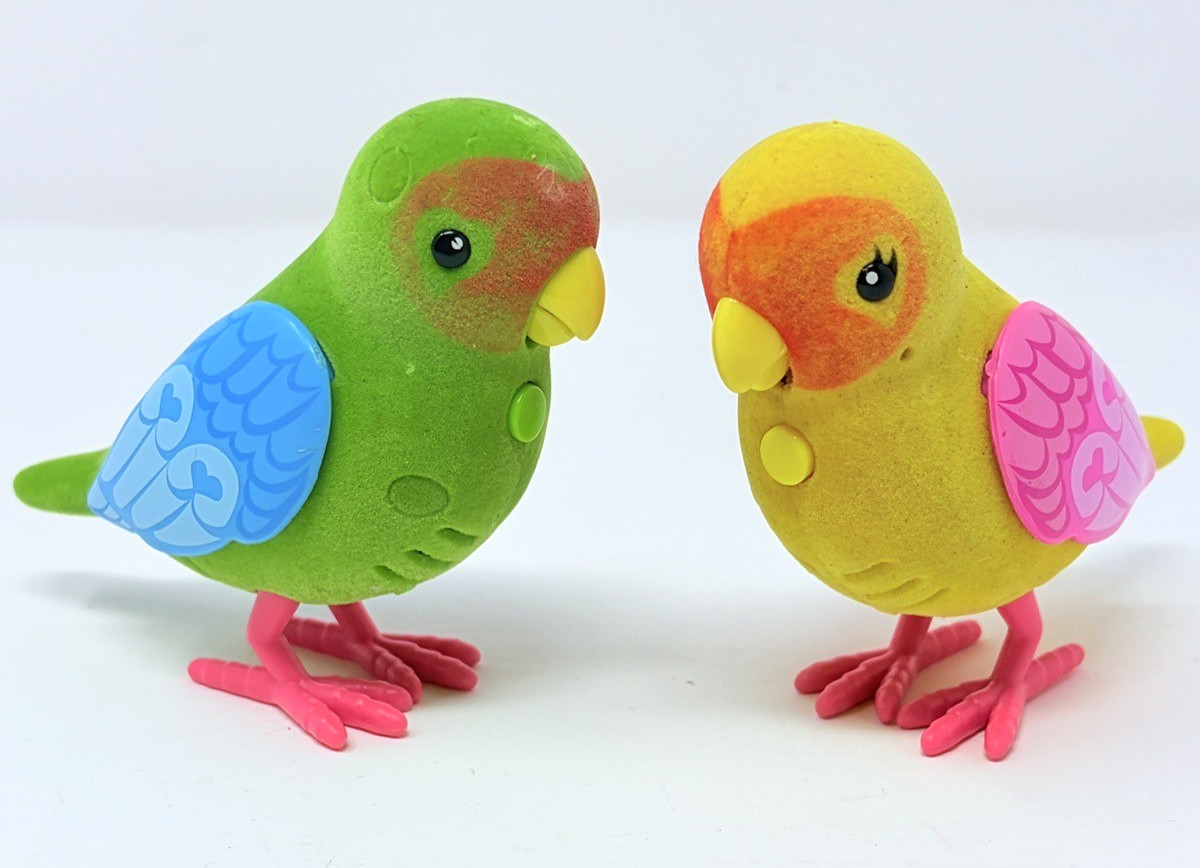 Little Live Pets Romeo + Juliet Singing Tweeting My Love Birds Toy Pet