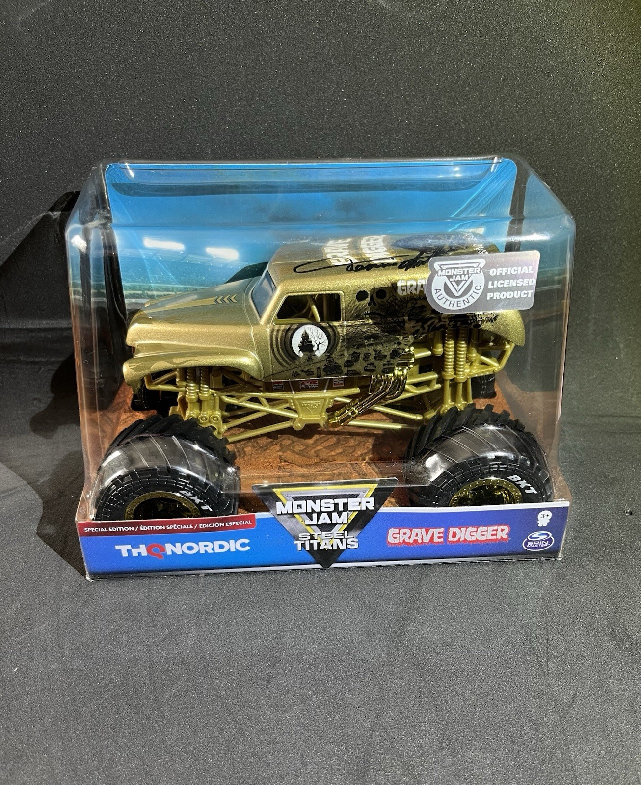 Monster Jam Special Edition Gold Grave Digger Signed by Dennis Anderson 1:24 New