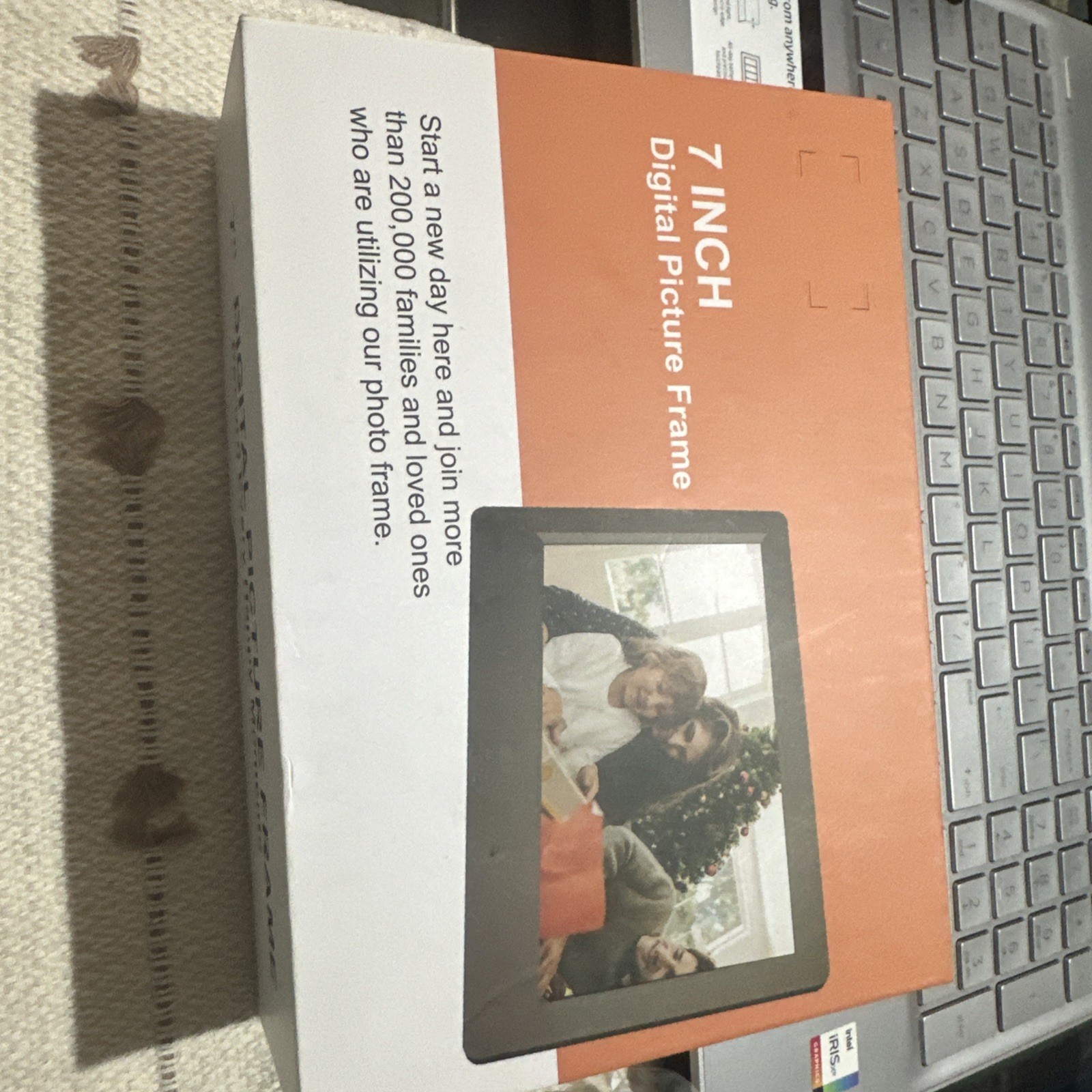 Digital Picture Frame 7 Inch. PiPivision Plug In Photo Frame HD with Remote New