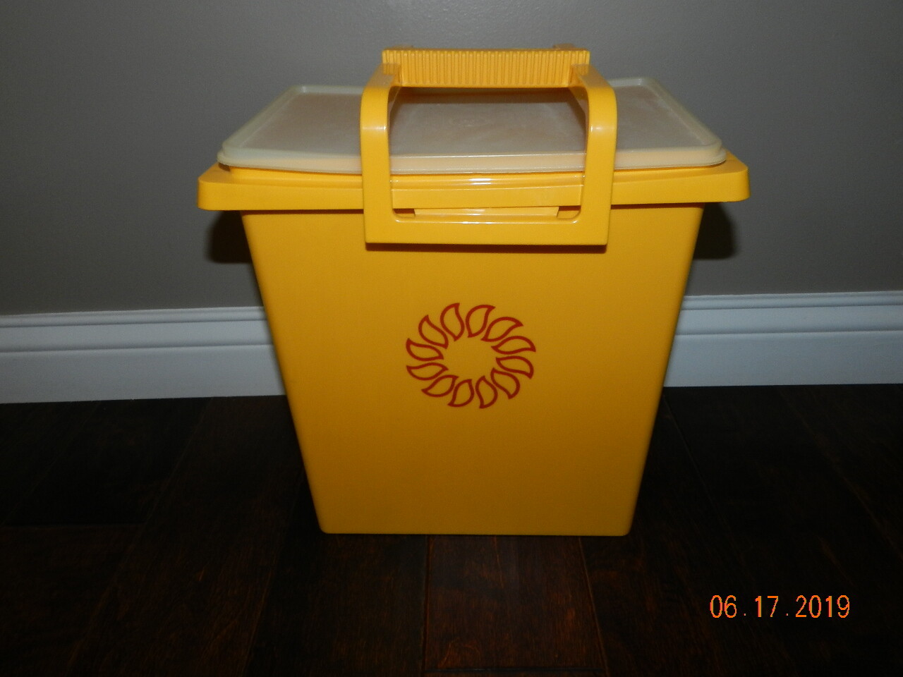 #1430 Vintage Tupperware Large CARRY ALL w/Handle ~ 