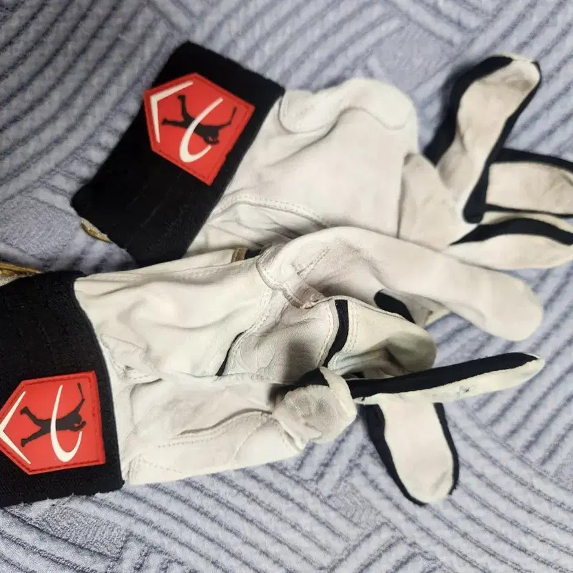 Choi Jung Baseball Batting Gloves White/Black Used