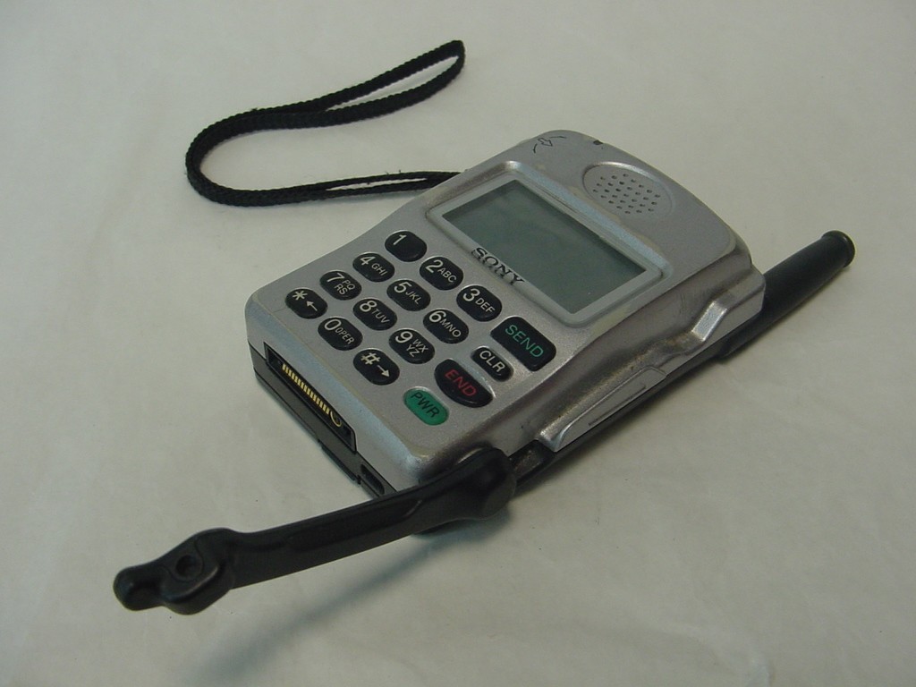VTG SONY CELL PHONE CM-Z200