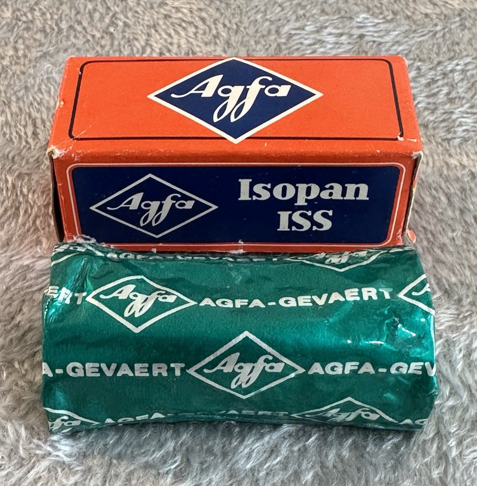 VTG AGFA Isopan ISS film 120mm 21 DIN 100 ASA Open Box *Film Sealed* July 1974