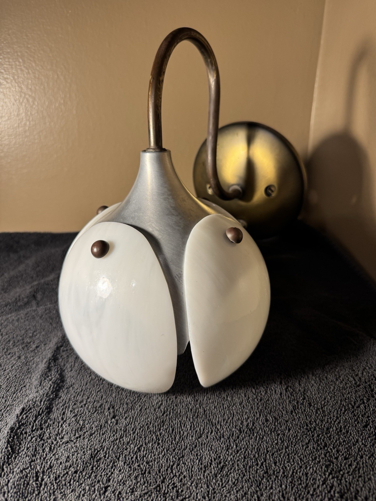 Vintage MCM Slag Glass Tulip Wall Sconce 50’s - 70’s Bohemian Lotus Light USA