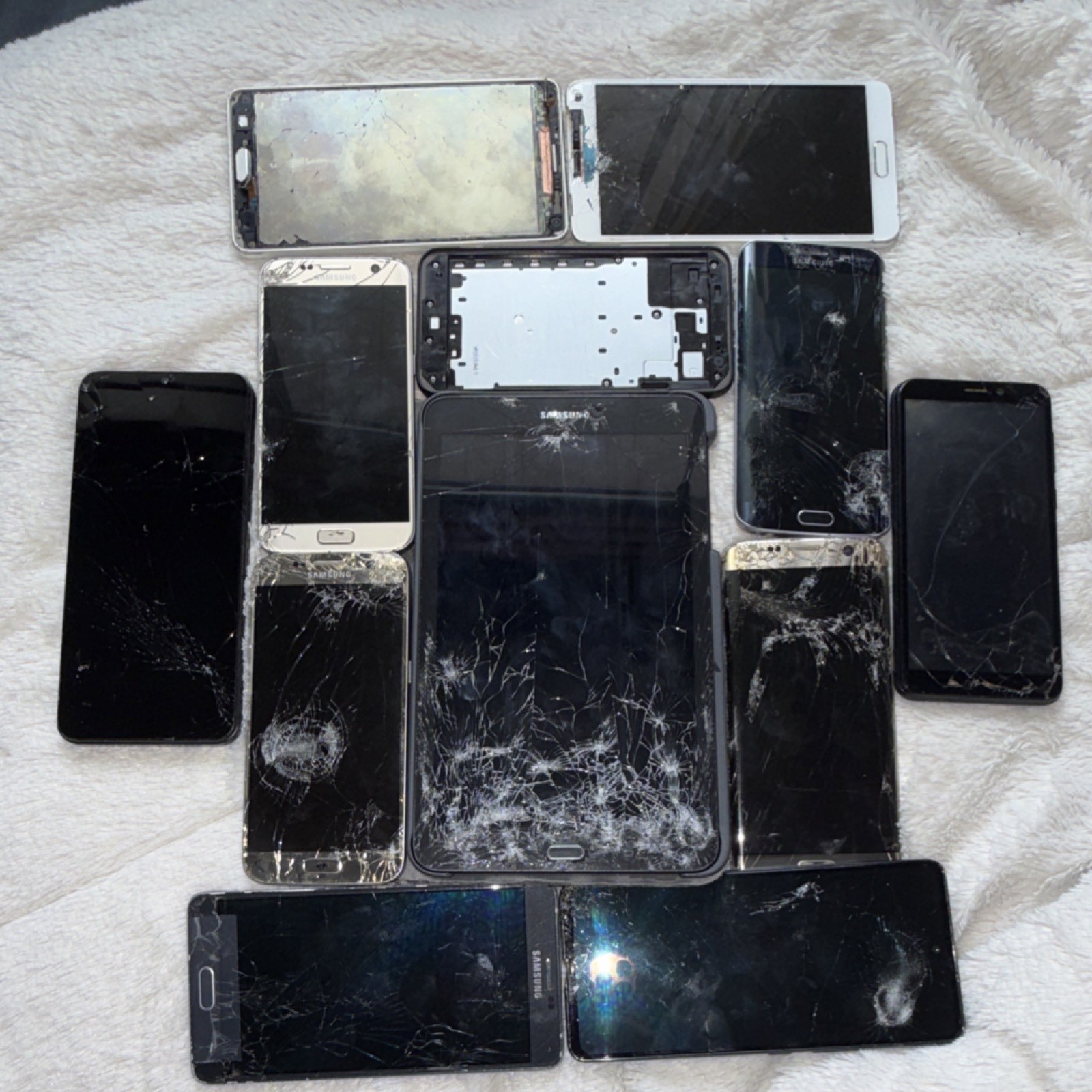 Lot of 12 android Samsung phone tablet galaxy s7 for parts untested as is