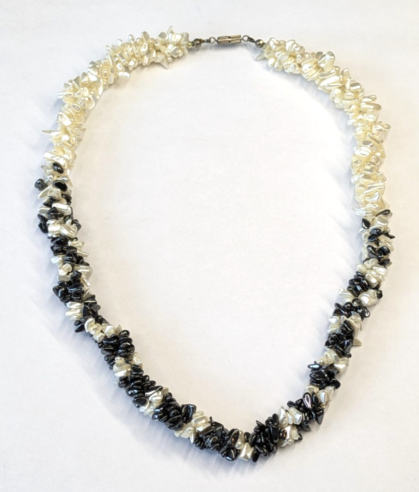 VTG Black & White Mother of Pearl & Hematite Chip Barrel Clasp Necklace 21"