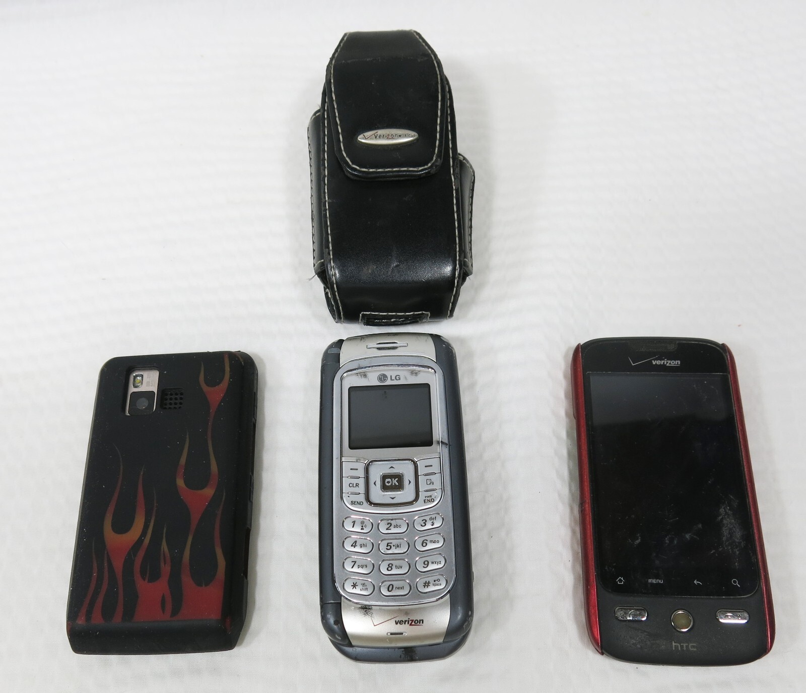 Older model cell phone bundle- Set of 3
