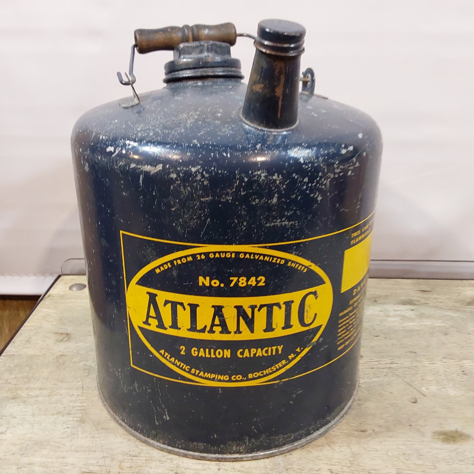 Atlantic Gas Fuel kerosene Can - 2 Gallon - 7842 - Paint Flaws - Vintage OEM