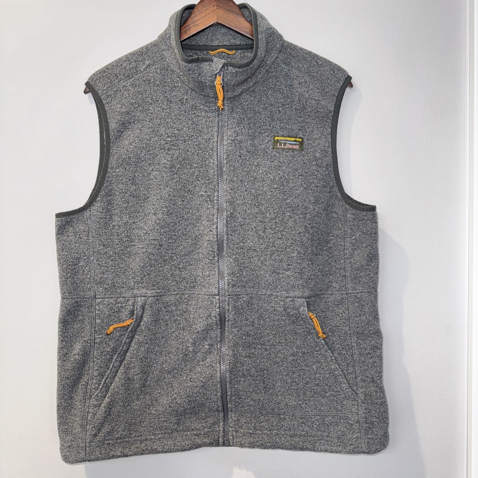 LL Bean Men’s Medium Slightly Fitted Full Zip Pockets Fleece Gray Vest