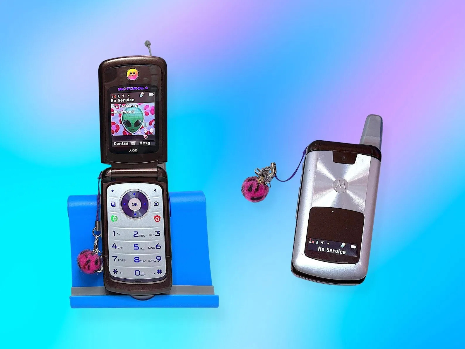 Vintage Y2K Motorola Mobile Flip Cell Phone.Works.As is.