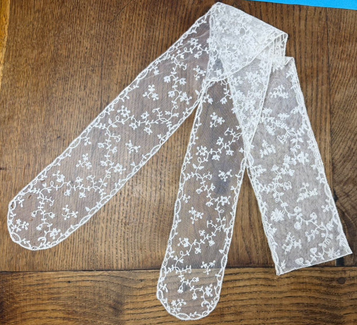 Antique lace, pair of Brussels beards, fine bobbin lace - 18th century