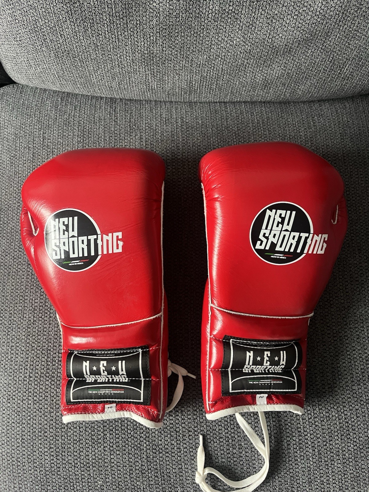 (BRAND NEW) New Sporting 2/b Boxing Gloves - Red/White 16 oz Lace-Up