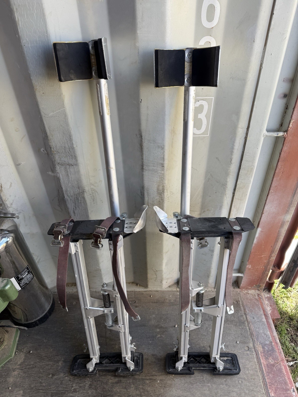 Adjustable Drywall Stilts 24"-40"
