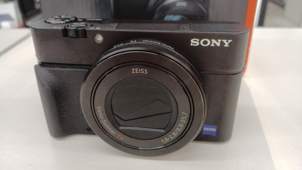 Sony DSC-RX100M3 Compact Camera 20.1MP Wi-Fi Full HD 3-inch LCD From Japan