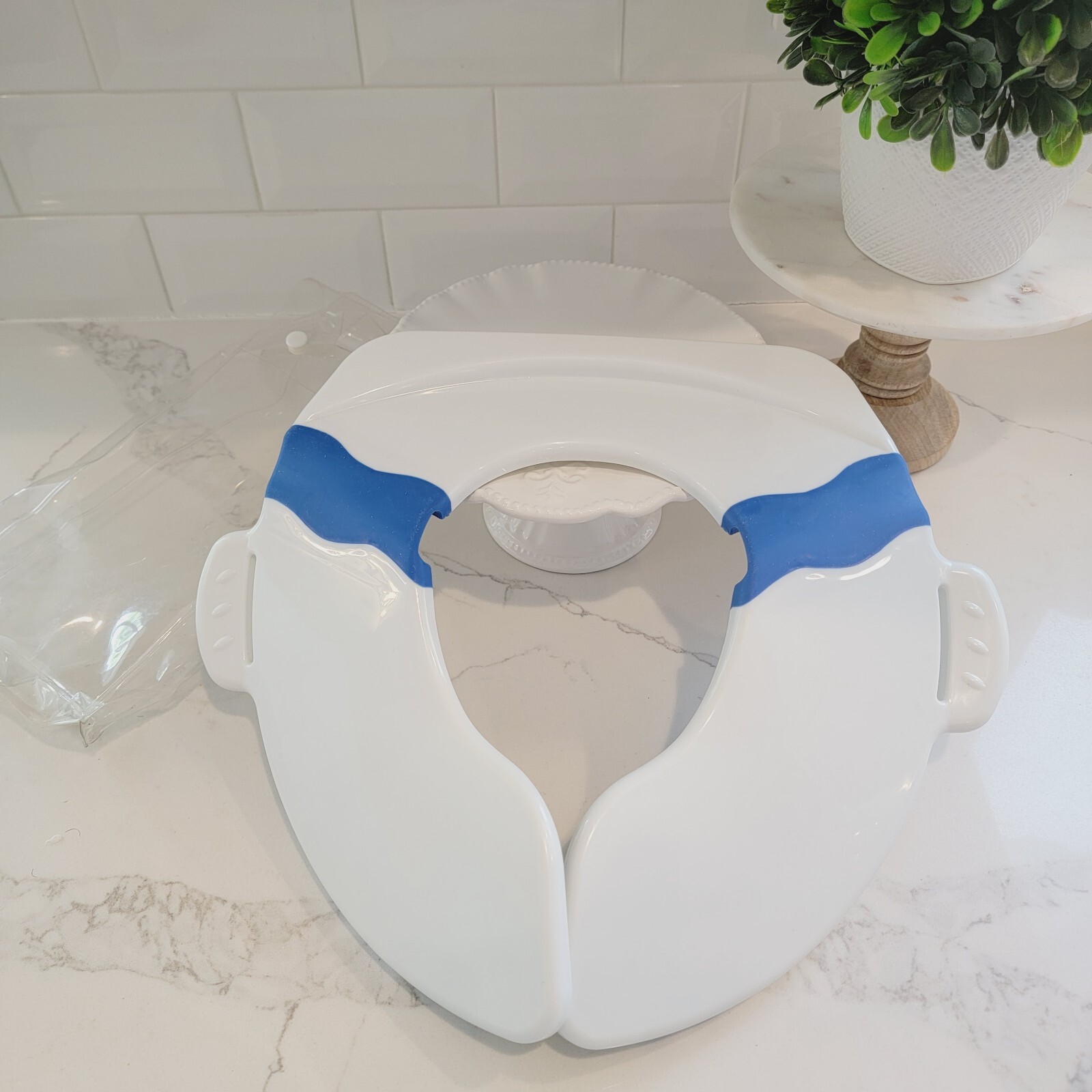 Toys "R" Us Geoffery Foldable Travel Potty Seat Great For Road Trips And Travel.