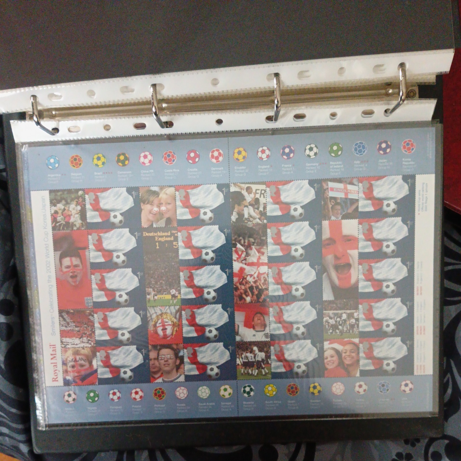 LS8 QEII GB 2002 World Cup Smiler sheet UNMOUNTED MINT/MNH